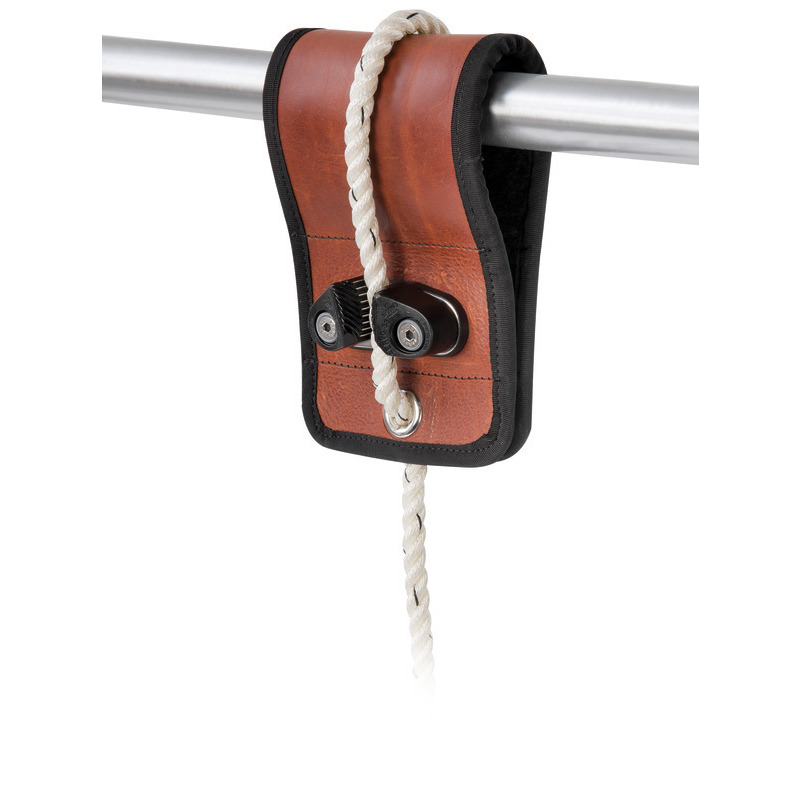 LEATHER HOOKING DEVICE FOR FENDERS